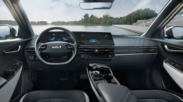 В РФ начали ввозить лучший автомобиль на планете В РФ начали ввозить лучший автомобиль на планете