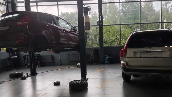 Опрос показал, сколько водителей чинят автомобиль самостоятельно