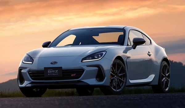 Toyota GR86 к юбилею, Subaru BRZ с приставкой STI Sport Toyota GR86 к юбилею, Subaru BRZ с приставкой STI Sport