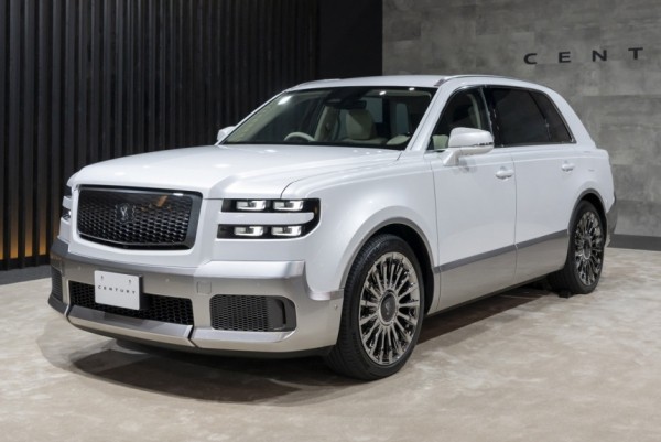 Новая Toyota Century: теперь кроссовер на простой платформе Новая Toyota Century: теперь кроссовер на простой платформе