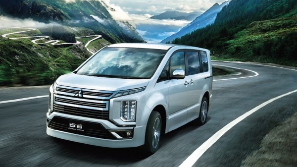В РФ начали продавать кроссвэн Mitsubishi Delica D5