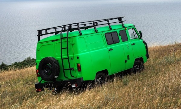 УАЗ выпустил юбилейную «буханку» за 1,6 млн рублей УАЗ выпустил юбилейную «буханку» за 1,6 млн рублей