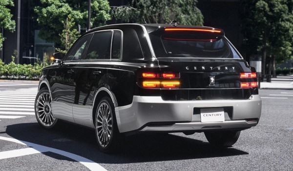 Новая Toyota Century: теперь кроссовер на простой платформе Новая Toyota Century: теперь кроссовер на простой платформе
