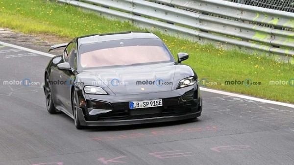 Bild: в Италии сфотографировали кроссовер Porsche с опечаткой в названии автобренда Bild: в Италии сфотографировали кроссовер Porsche с опечаткой в названии автобренда