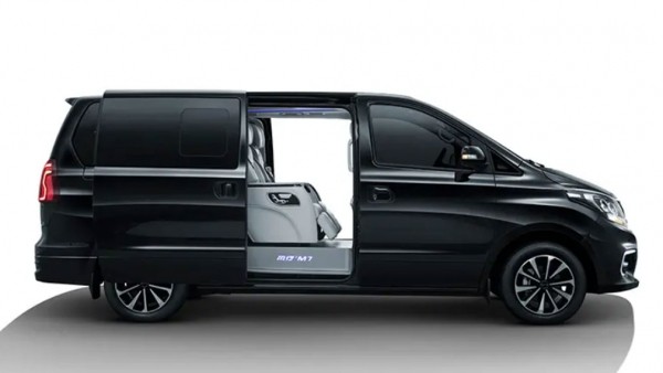 В РФ появится новый минивэн Forthing M7 В РФ появится новый минивэн Forthing M7