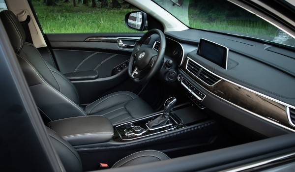 На российский рынок вернулся семиместный кроссовер Dongfeng 580 На российский рынок вернулся семиместный кроссовер Dongfeng 580