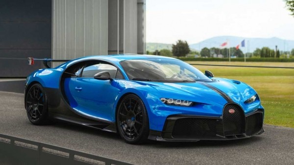 Очень быстрые Bugatti Chiron Super Sport и Tesla Model S Plaid сразились в гонке на прямой Очень быстрые Bugatti Chiron Super Sport и Tesla Model S Plaid сразились в гонке на прямой