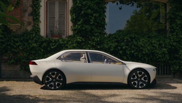 BMW показала автомобиль будущего BMW показала автомобиль будущего