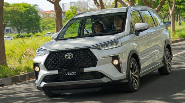 В России появился недорогой минивэн Toyota с очень надежным мотором В России появился недорогой минивэн Toyota с очень надежным мотором