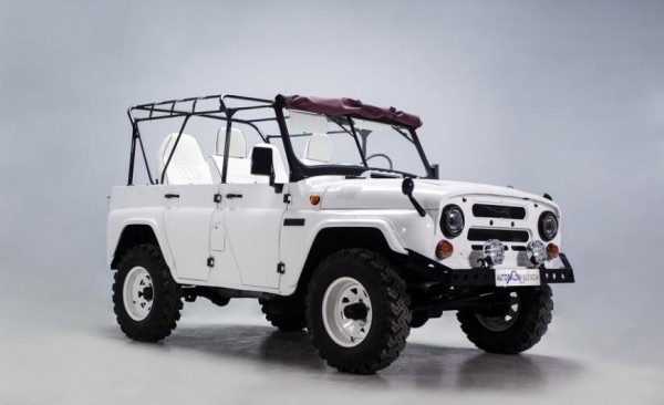 Дилер из Валенсии выставил на продажу уникальный УАЗ-469 с белым салоном Дилер из Валенсии выставил на продажу уникальный УАЗ-469 с белым салоном