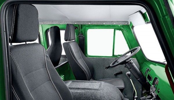 УАЗ выпустил юбилейную «буханку» за 1,6 млн рублей УАЗ выпустил юбилейную «буханку» за 1,6 млн рублей