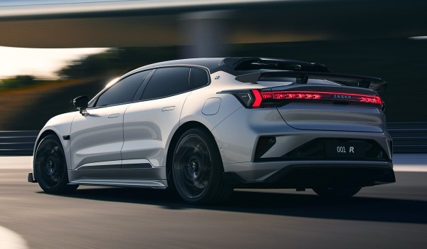 Четырехмоторный Zeekr 001 FR: динамичнее Теслы? Четырехмоторный Zeekr 001 FR: динамичнее Теслы?