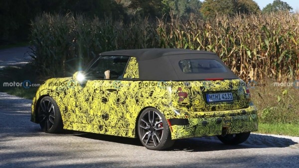 Кабриолет Mini Cooper 2025 года впервые замечен в комплектации JCW Кабриолет Mini Cooper 2025 года впервые замечен в комплектации JCW