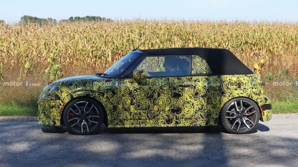 Кабриолет Mini Cooper 2025 года впервые замечен в комплектации JCW Кабриолет Mini Cooper 2025 года впервые замечен в комплектации JCW
