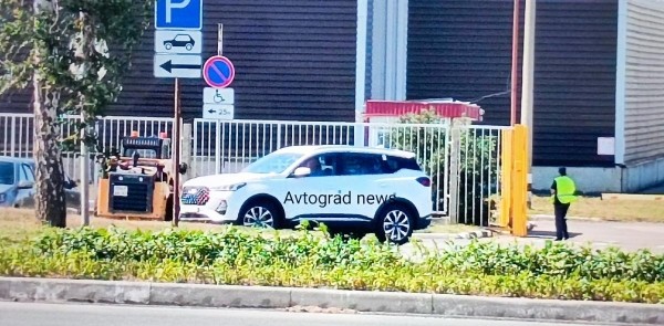 Китайский кроссовер Chery Tiggo 7 Pro сфотографировали рядом с АВТОВАЗом Китайский кроссовер Chery Tiggo 7 Pro сфотографировали рядом с АВТОВАЗом