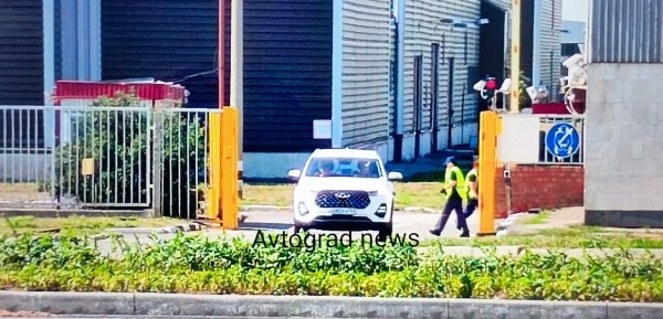 Китайский кроссовер Chery Tiggo 7 Pro сфотографировали рядом с АВТОВАЗом Китайский кроссовер Chery Tiggo 7 Pro сфотографировали рядом с АВТОВАЗом