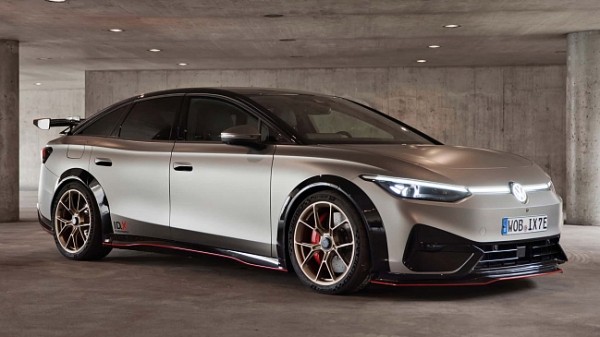 Компания Volkswagen показала обновленный Volkswagen Tiguan на автосалоне в Мюнхене Компания Volkswagen показала обновленный Volkswagen Tiguan на автосалоне в Мюнхене