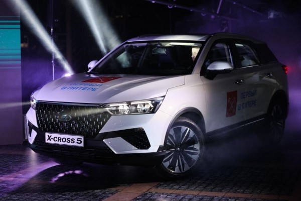 Мантуров на «Иннопроме» не подтвердил приостановку проекта Lada X-Cross 5 Мантуров на «Иннопроме» не подтвердил приостановку проекта Lada X-Cross 5