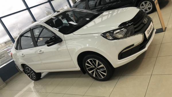 С сентября «АвтоВАЗ» выпускает Lada Granta только в белом цвете С сентября «АвтоВАЗ» выпускает Lada Granta только в белом цвете
