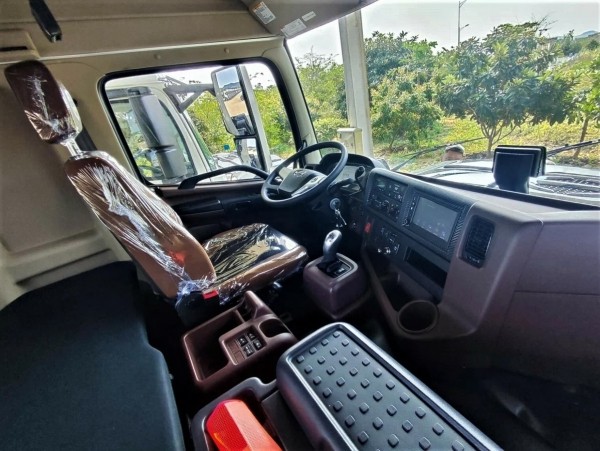 В России у КамАЗа К5 неожиданно появился японский конкурент от Hino В России у КамАЗа К5 неожиданно появился японский конкурент от Hino