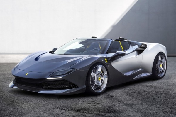 Дайджест дня: уникальный Ferrari SP-8, газовые ЛиАЗы и другие события индустрии