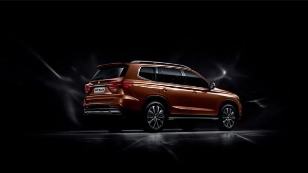 В Россию привезли рамный семиместный внедорожник MG RX8