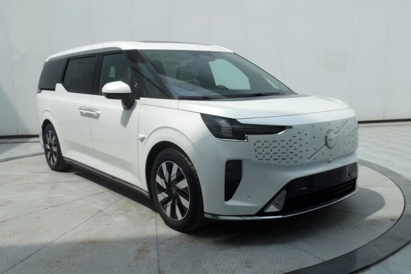 Минивэн Volvo EM90 рассекречен досрочно Минивэн Volvo EM90 рассекречен досрочно