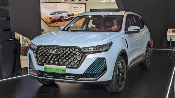 Обновленный гибридный кроссовер Chery Tiggo 7 pro hybrid представлен на автосалоне в Катаре