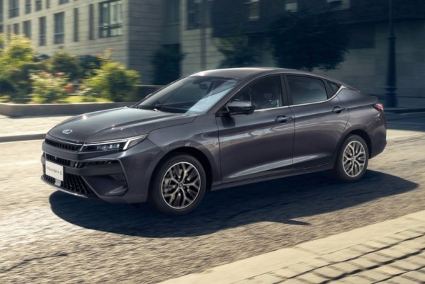 Объявлены цены на лифтбеки Москвич 6 (но только с базовым мотором)