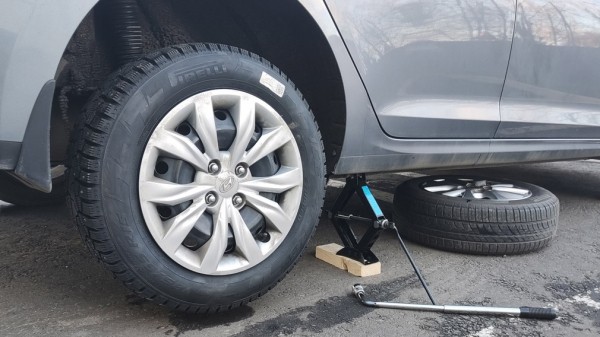 Автоэксперт объяснил, когда нужно «переобувать» машину Автоэксперт объяснил, когда нужно «переобувать» машину