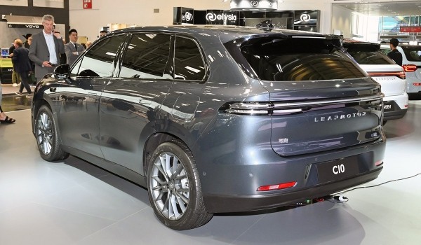 Кроссовер Leapmotor C10 впервые показал салон Кроссовер Leapmotor C10 впервые показал салон