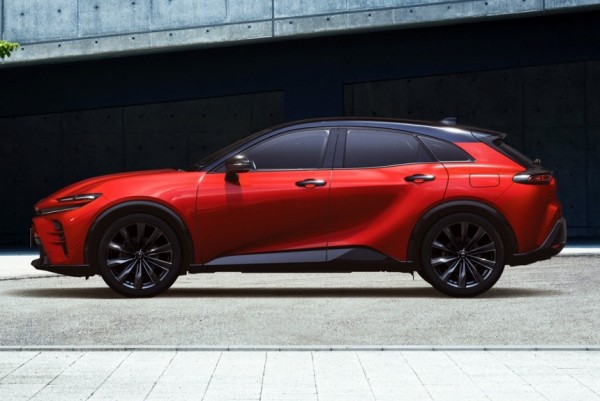 Пятидверная Toyota Crown Sport стала серийной Пятидверная Toyota Crown Sport стала серийной