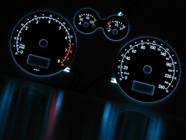 «АвтоВзгляд»: российские водители массово перепаивают приборные панели своих автомобилей «АвтоВзгляд»: российские водители массово перепаивают приборные панели своих автомобилей