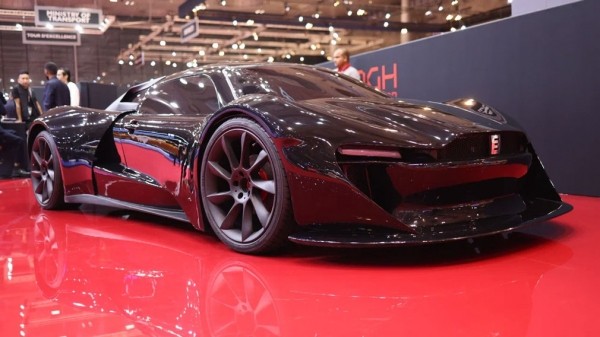 Марка Entop привезла на автосалон в Доху свой суперкар Марка Entop привезла на автосалон в Доху свой суперкар
