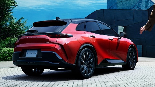 Пятидверная Toyota Crown Sport стала серийной Пятидверная Toyota Crown Sport стала серийной