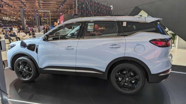 Обновленный гибридный кроссовер Chery Tiggo 7 pro hybrid представлен на автосалоне в Катаре