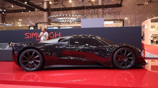 Марка Entop привезла на автосалон в Доху свой суперкар Марка Entop привезла на автосалон в Доху свой суперкар