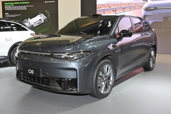 Кроссовер Leapmotor C10 впервые показал салон Кроссовер Leapmotor C10 впервые показал салон