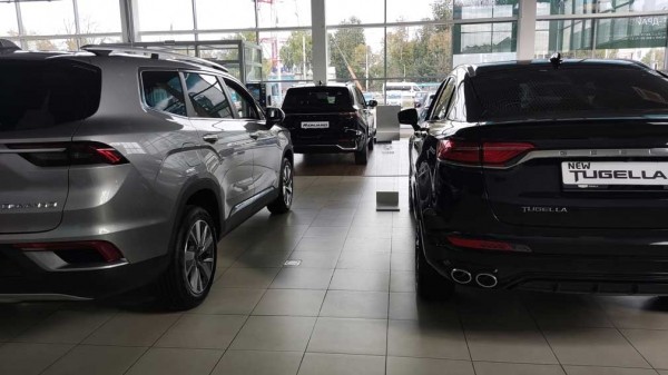 Импорт автомобилей в Россию вырос в 3,5 раза, но почти все они из Китая