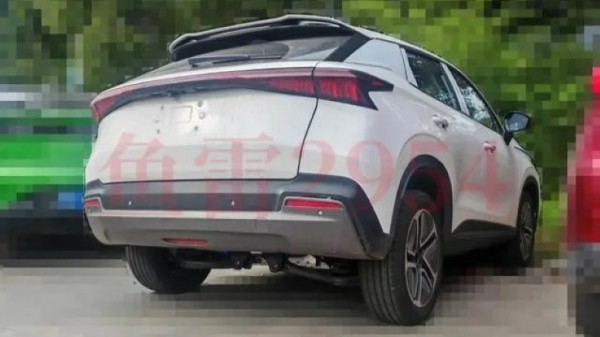 Электрический кроссовер Omoda E5 заметили на дорогах