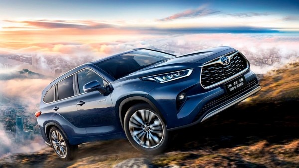 Кроссовер Toyota Highlander с 248-сильным мотором оценили в 6,69 млн рублей