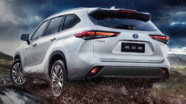 Кроссовер Toyota Highlander с 248-сильным мотором оценили в 6,69 млн рублей