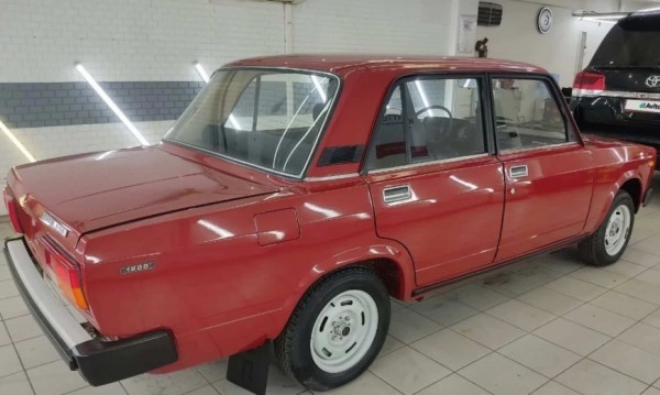 На рынке России в продаже появился экспортный ВАЗ-2105 после нахождения в гараже 30 лет