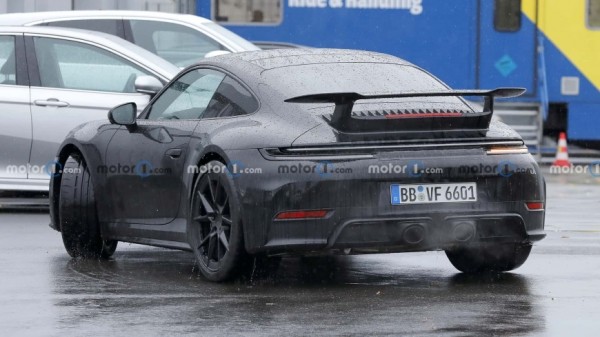 На тестах замечена обновленная версия Porsche 911 GTS На тестах замечена обновленная версия Porsche 911 GTS