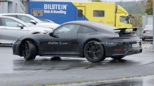 На тестах замечена обновленная версия Porsche 911 GTS На тестах замечена обновленная версия Porsche 911 GTS