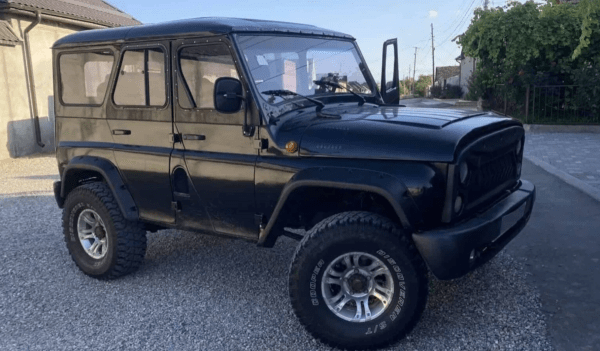 В России на продажу выставлен рамник УАЗ «Хантер» с двигателем V8 за 850 000 рублей