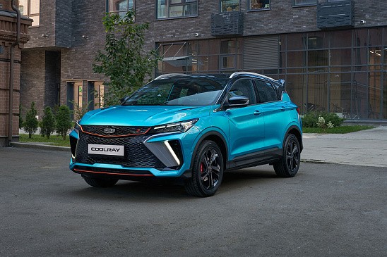 В России стартовали продажи нового седана Geely Emgrand 1,8 млн