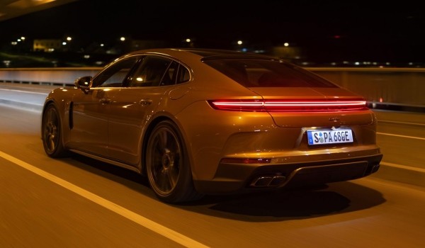 Представлен лифтбек Porsche Panamera третьего поколения Представлен лифтбек Porsche Panamera третьего поколения