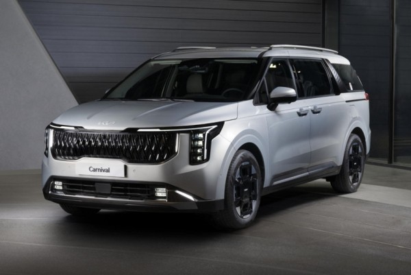 Полностью рассекречен рестайлинговый минивэн Kia Carnival