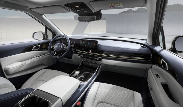 Полностью рассекречен рестайлинговый минивэн Kia Carnival